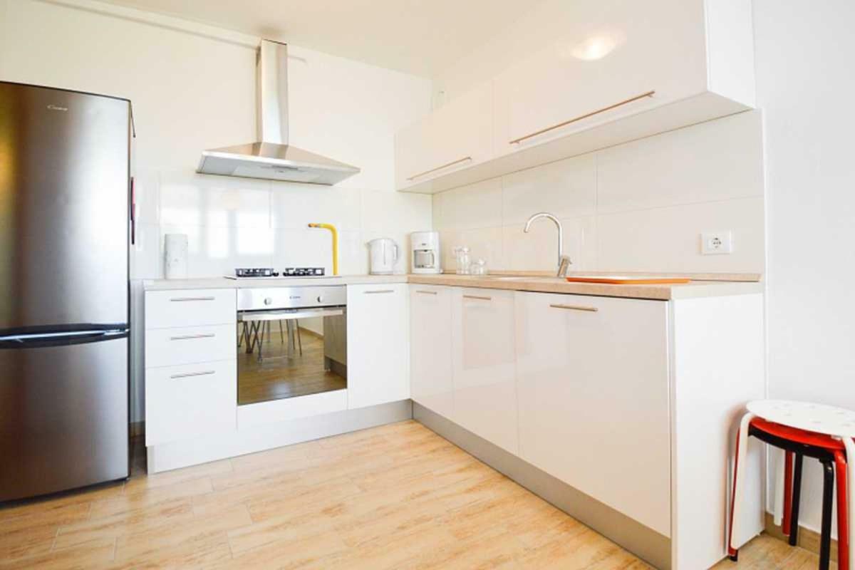 Leut Apartment, 3Min Beach, 15Min Center Pula Exterior photo