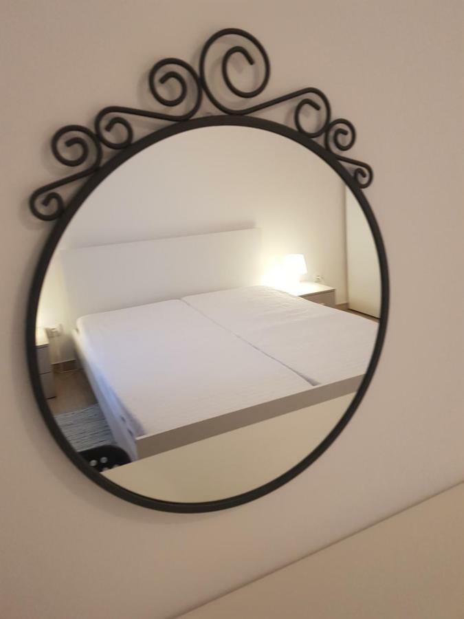 Leut Apartment, 3Min Beach, 15Min Center Pula Exterior photo